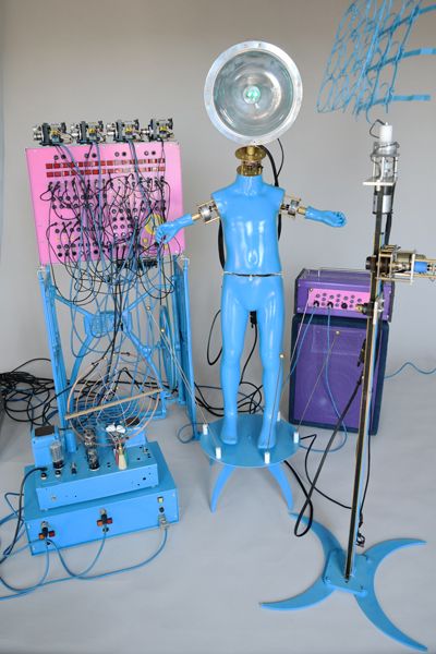 Blue Alien, contemporary installation - Peter Keene, blue robot analogic synthesizer 