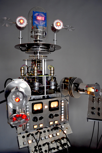 Peter Keene, robot analogic synthesizer inspired by the forbidden planet movie with the cybernetic circuit of Louis Baron 