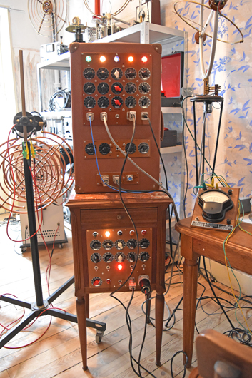Peter keene installation radionique, arts et science